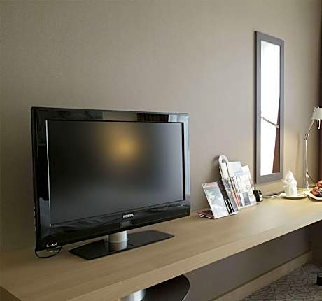 King Deluxe Room with City View - Rhine Wing