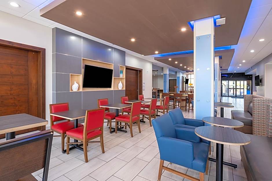 Holiday Inn Express and Suites Gilbert Mesa Gateway Airport By IHG
