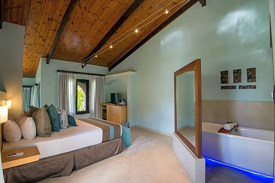 Coco de Mer and Black Parrot Suites