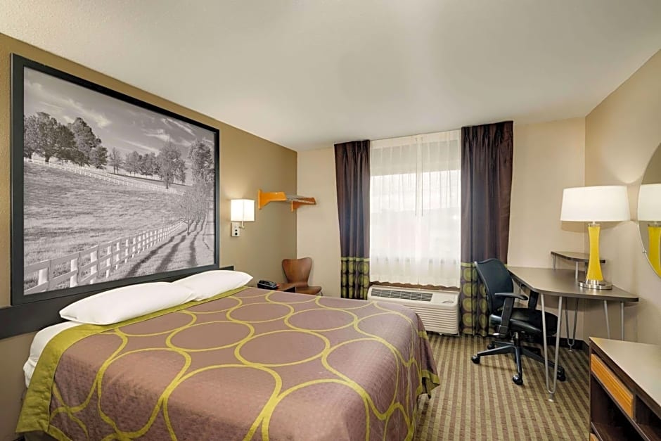 Super 8 by Wyndham Lexington Winchester Rd