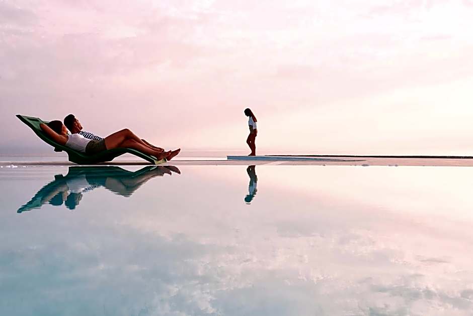 Alexandra Elegance Bridging Generations