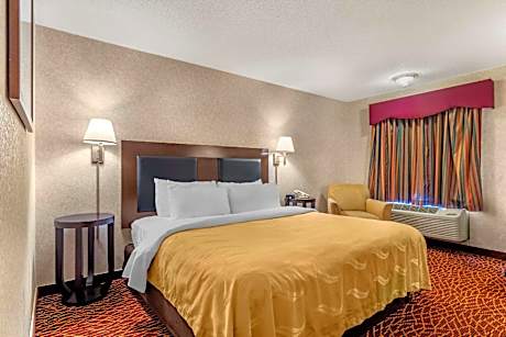 1 King Bed, Smoking