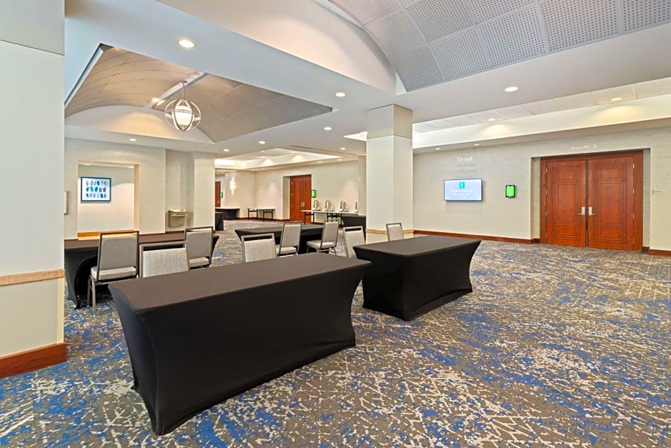 Embassy Suites By Hilton Hotel Tampa-USF/Near Busch Gardens