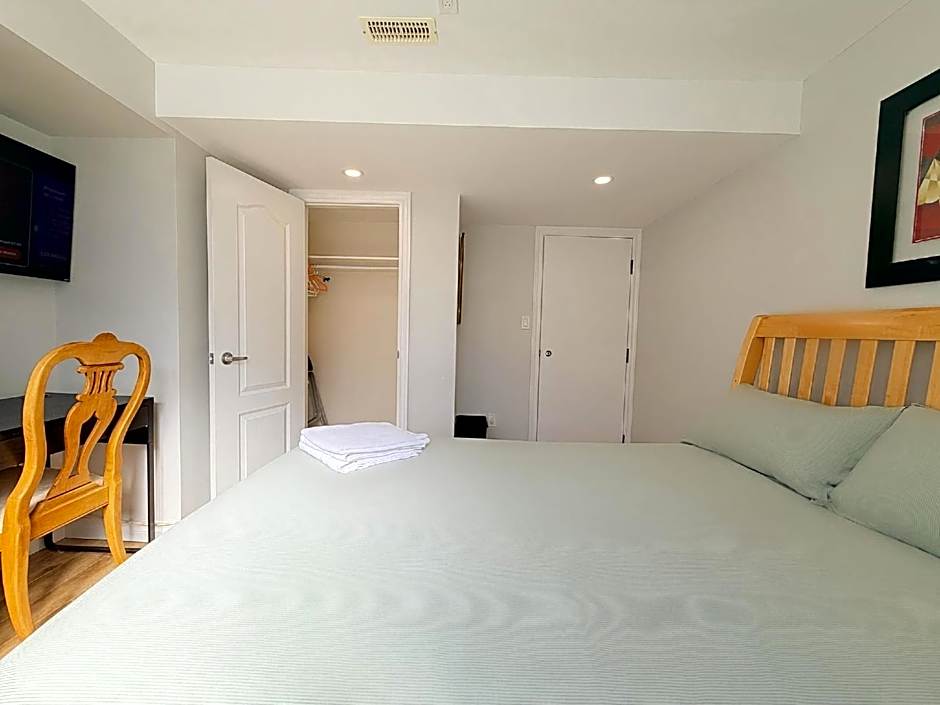Cozy Rooms in Bright Walkout Suite - Newly Renovated in 2026