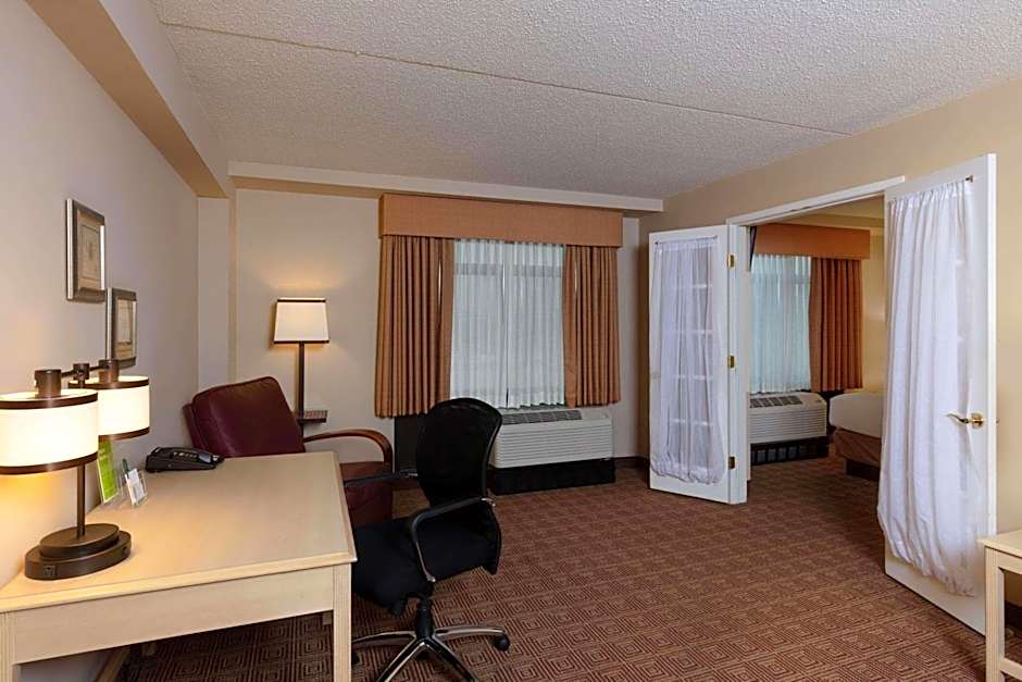 La Quinta Inn & Suites by Wyndham Garden City