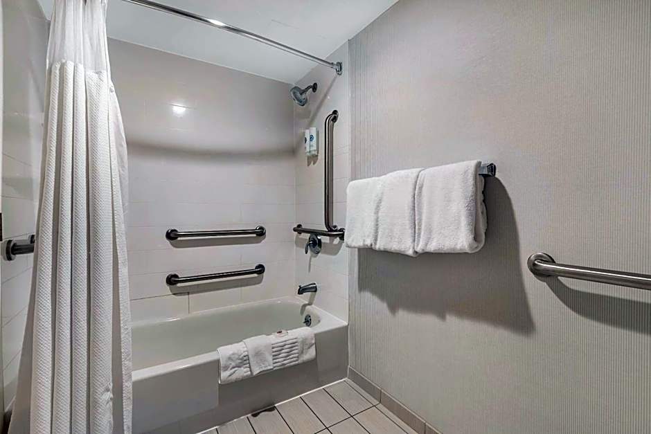 Comfort Inn & Suites Bethlehem Lehigh Valley Airport