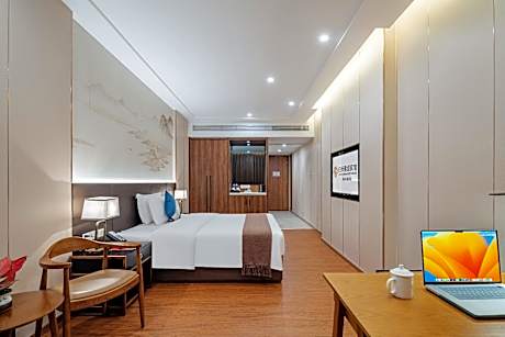 Deluxe Queen Room