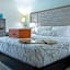 NEW 2026-Ocean Sands Beach Boutique Inn-24Hr Sauna and Salt-Mineral Pool-Free Beach Bikes and Famous Beach-Fresh Baked Cookies-Popcorn-In Room Bathrobes-Sunscreen-65 Inch TVsNetflix-Bedside Candy-Free Laundry- 4 Grand Black Beds-Call & Save-1-252-AHA-SAND