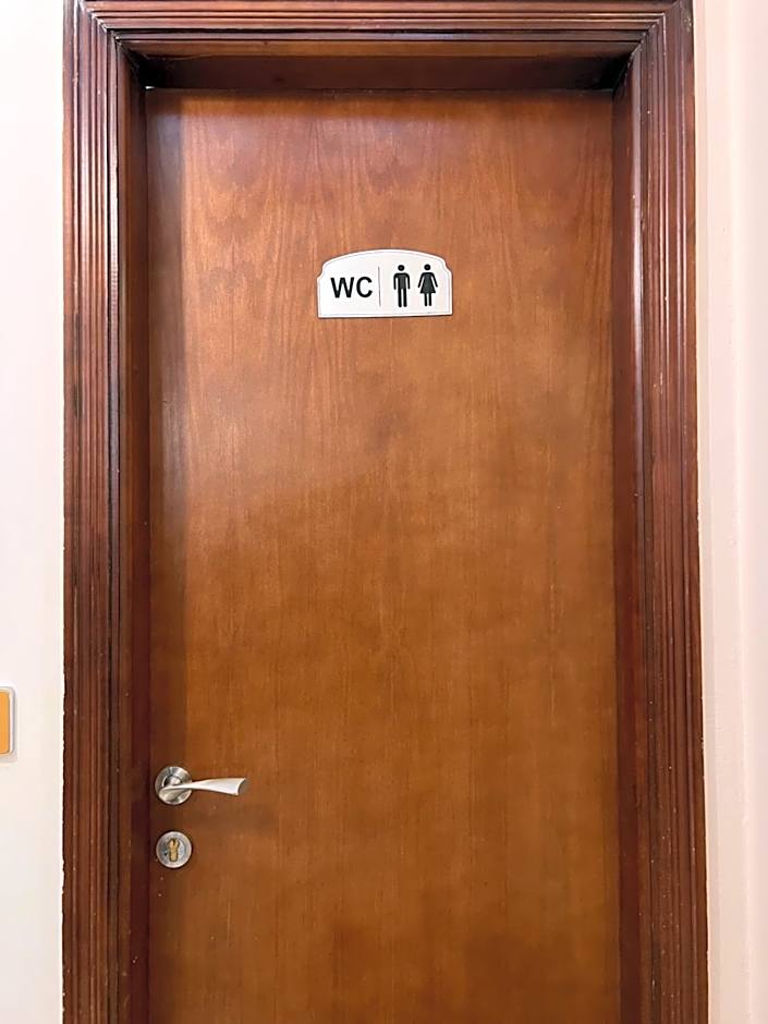 New Museum, Pyramids inn