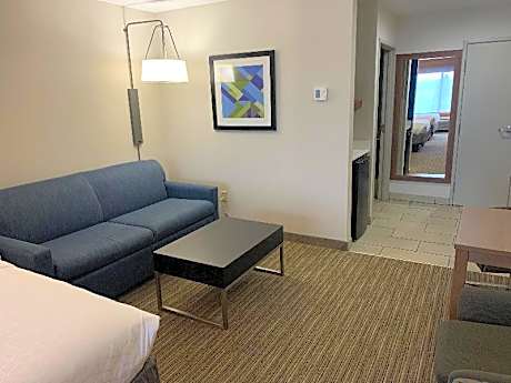 2 Queen Suite Mobility Accessible Roll Shower
