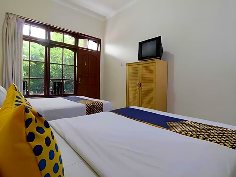 SPOT ON 2426 Hotel Aget Jaya Ii