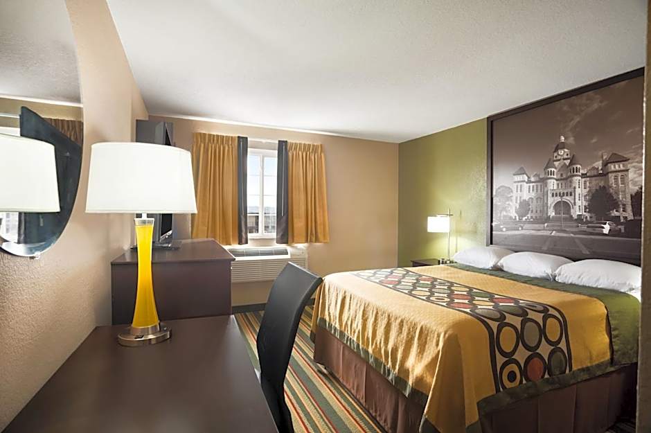 Super 8 by Wyndham Joplin