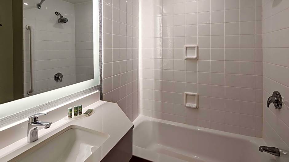 Best Western Paramus Hotel & Suites