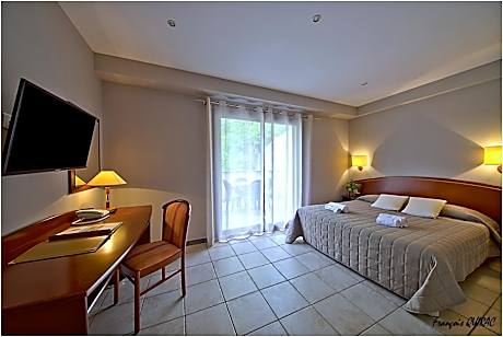 Family Room (4 Adults)