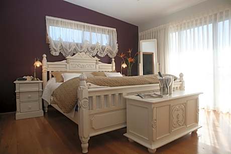 Honeymoon Suite