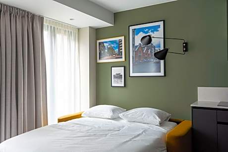 Large 1 Bedroom Apartment with Sofa Bed