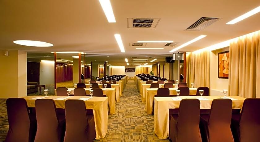 Grand Tropic Suites Hotel