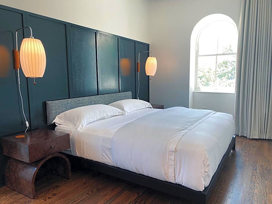 Stay Rafa At 2000 Spruce