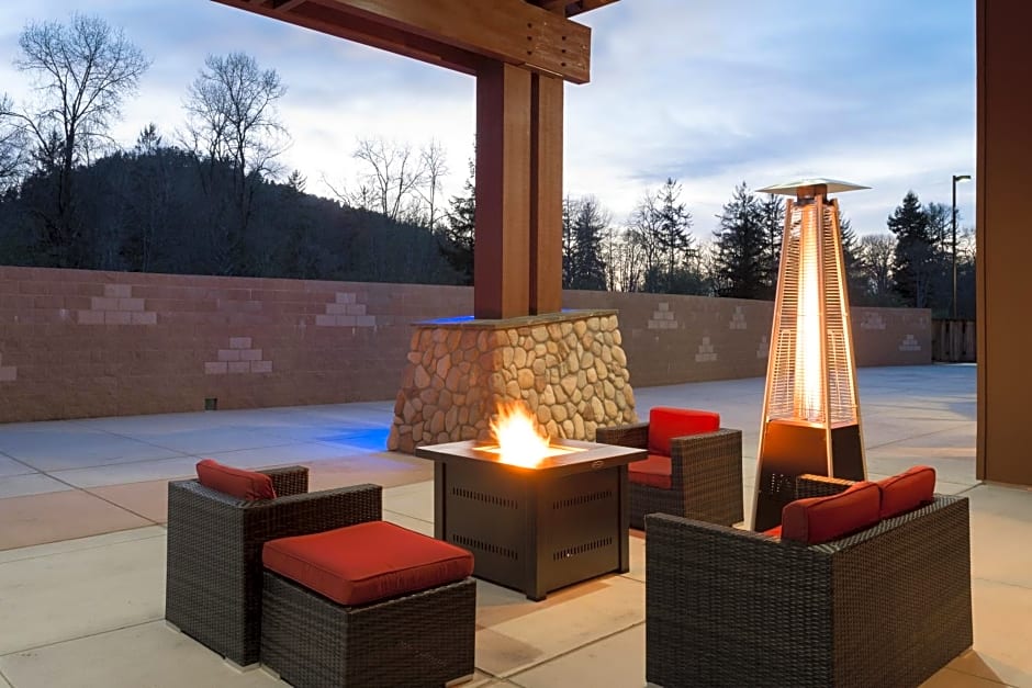 Holiday Inn Express Klamath Redwood Ntl Pk Area By IHG