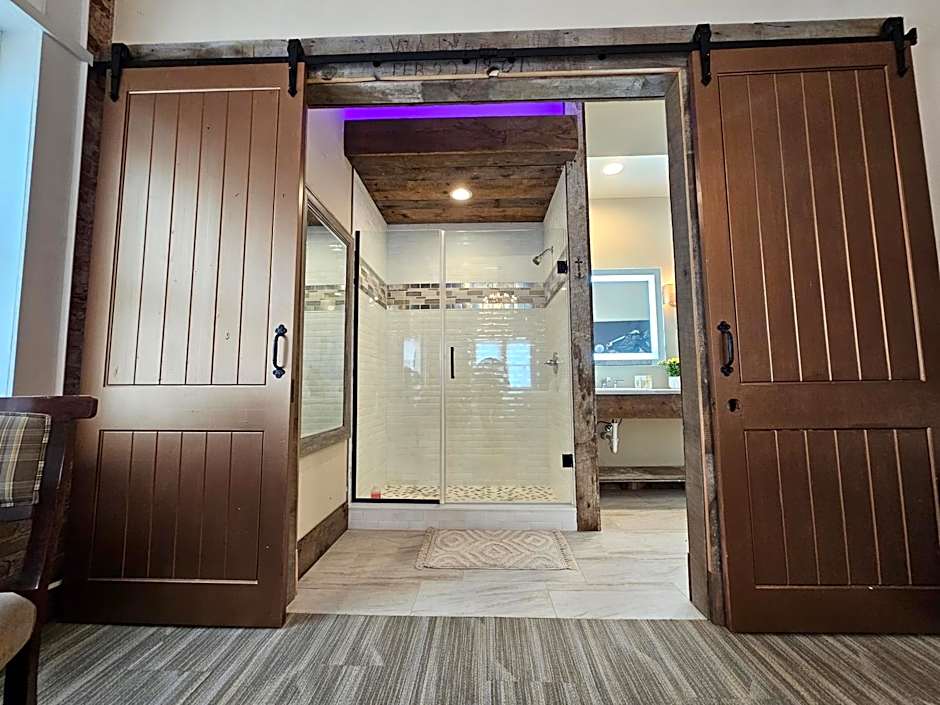 Eaglescape Suites and Event Center