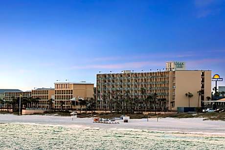Days Inn by Wyndham Panama City Beach/Beachfront Resort