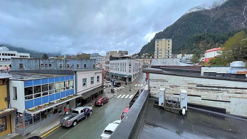 Alaskan Hotel and Bar