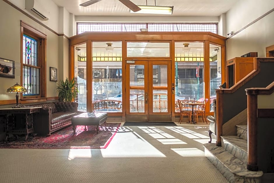 Gardner Hotel