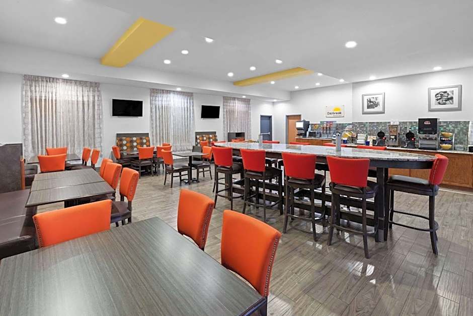 Days Inn & Suites by Wyndham Lubbock Medical Center