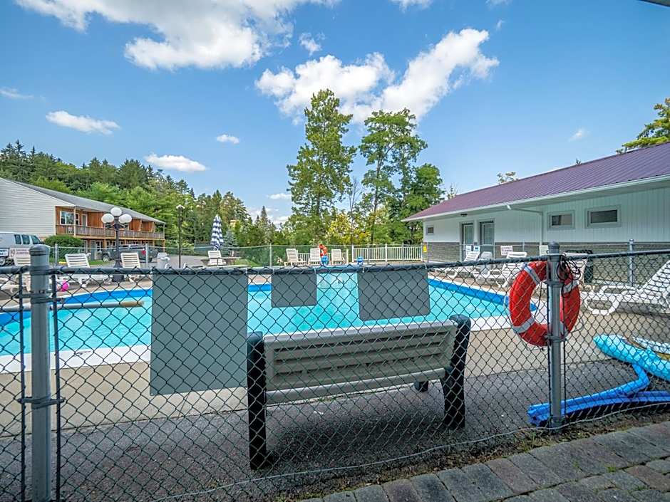 Lake 'N Pines Motel