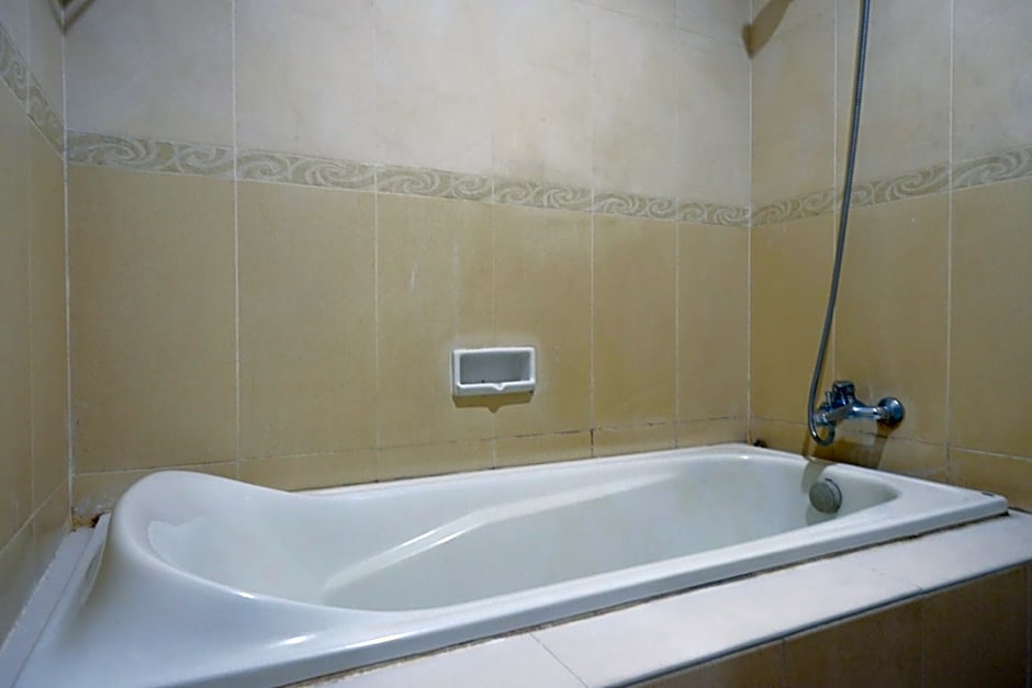 RedDoorz near Monumen Habibi Ainun