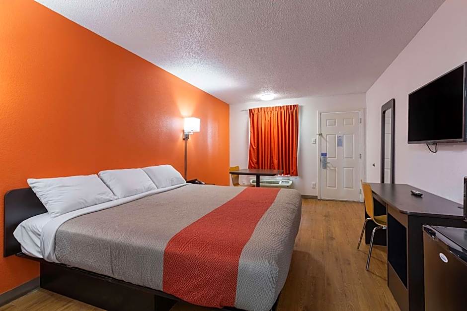 Motel 6-Bryan, TX - University Area