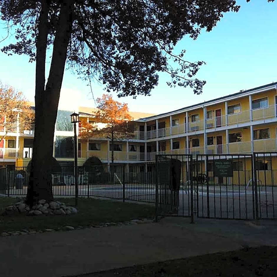 Oaktree Inn & Suites Oklahoma
