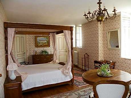 Double-Mansard-Romantique-Salle De Bain Et Douche-Vue Sur La Cour