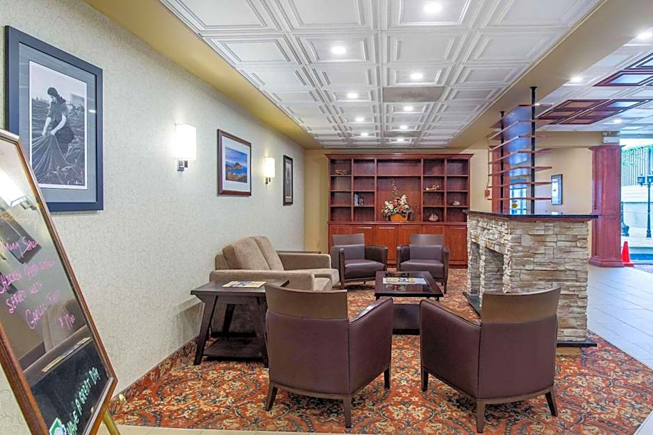 Quality Hotel & Suites Gander