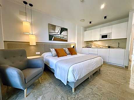 Studio (2 Adults)