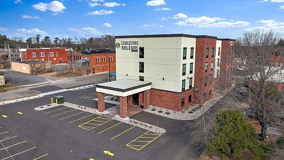 Cobblestone Hotel & Suites - Mosinee