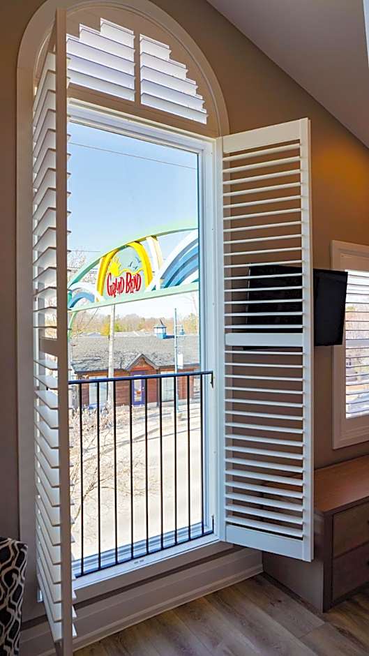 Colonial Hotel & Suites