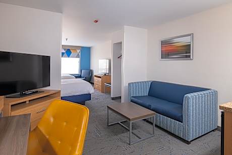 Queen Suite with Two Queen Beds