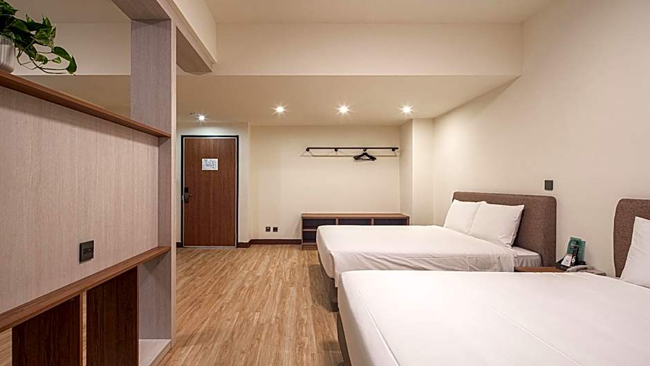 Photo 1 of 18 of Woods 2 Beds Suite