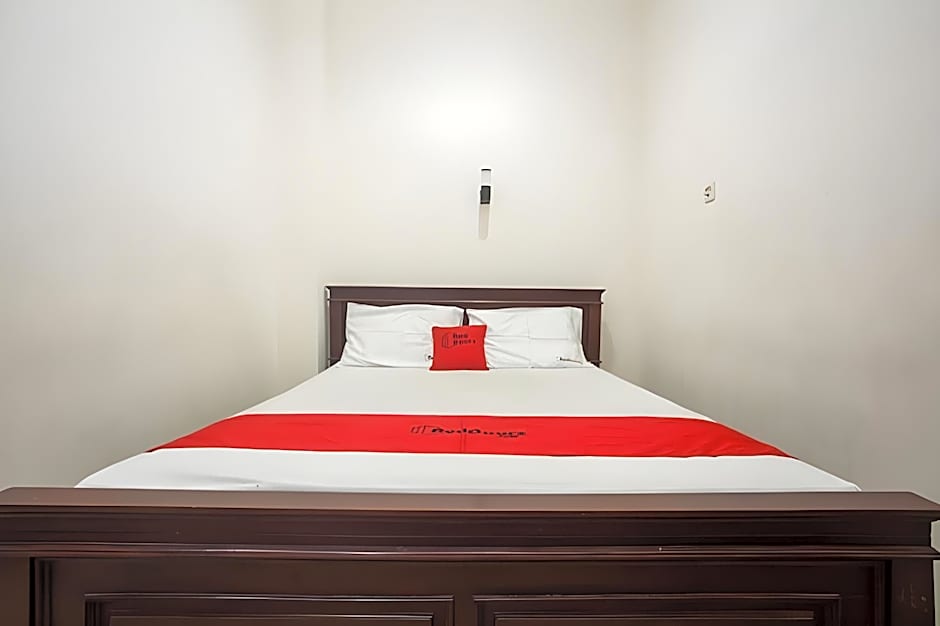 RedDoorz @ Raya Ngagel 2