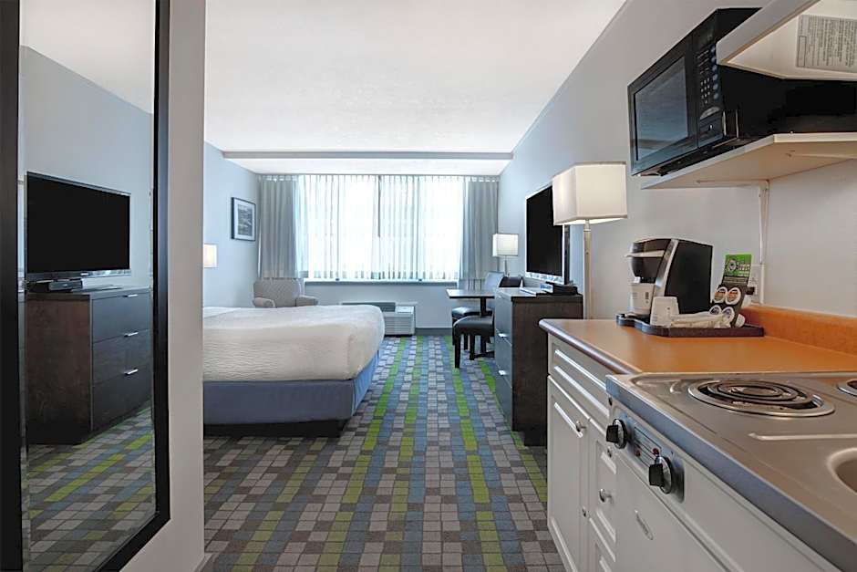 Days Inn by Wyndham Victoria Airport Sidney