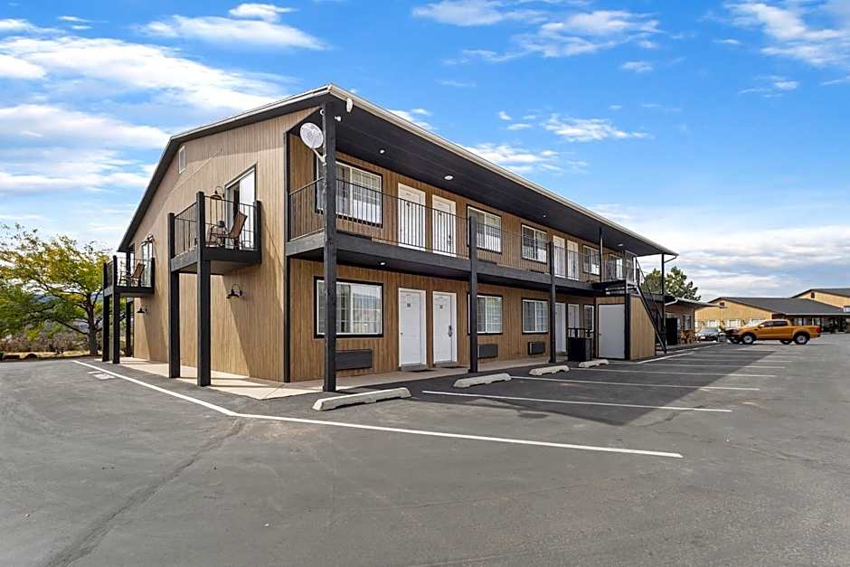 Broken Spur Inn & Steakhouse