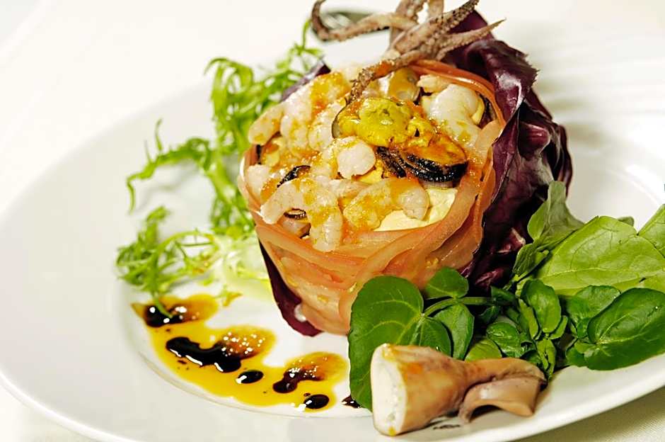 Cacique Inacayal Lake Hotel & Spa