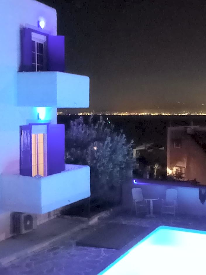 Blue Dolphin Studios and Apartment