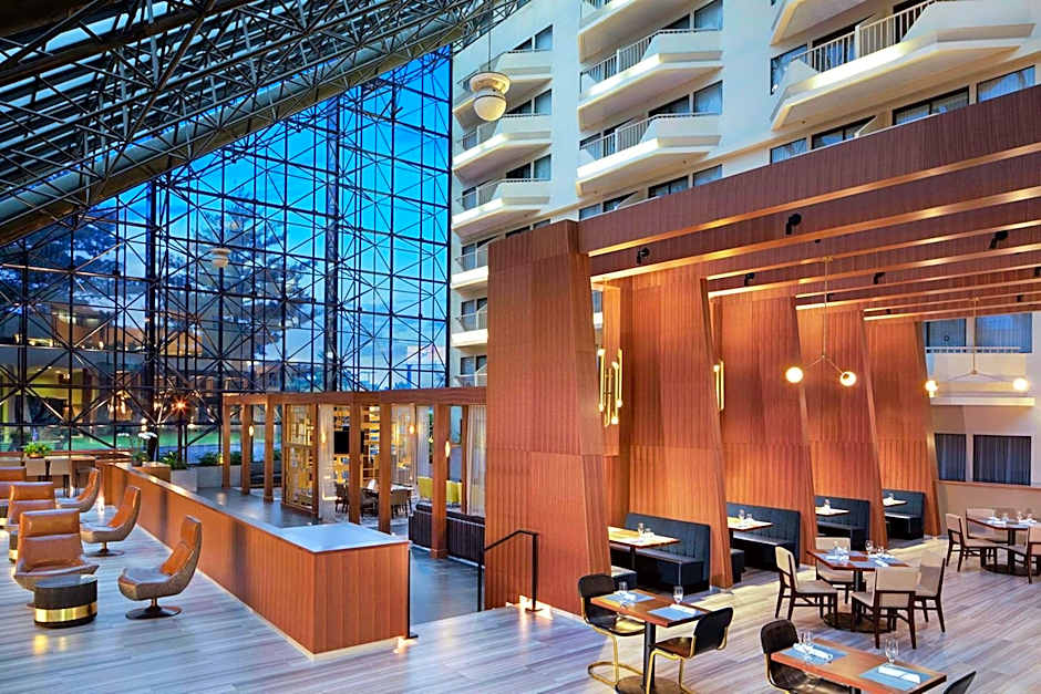 Photo 1 of 68 of DoubleTree by Hilton Hotel Newark Airport
