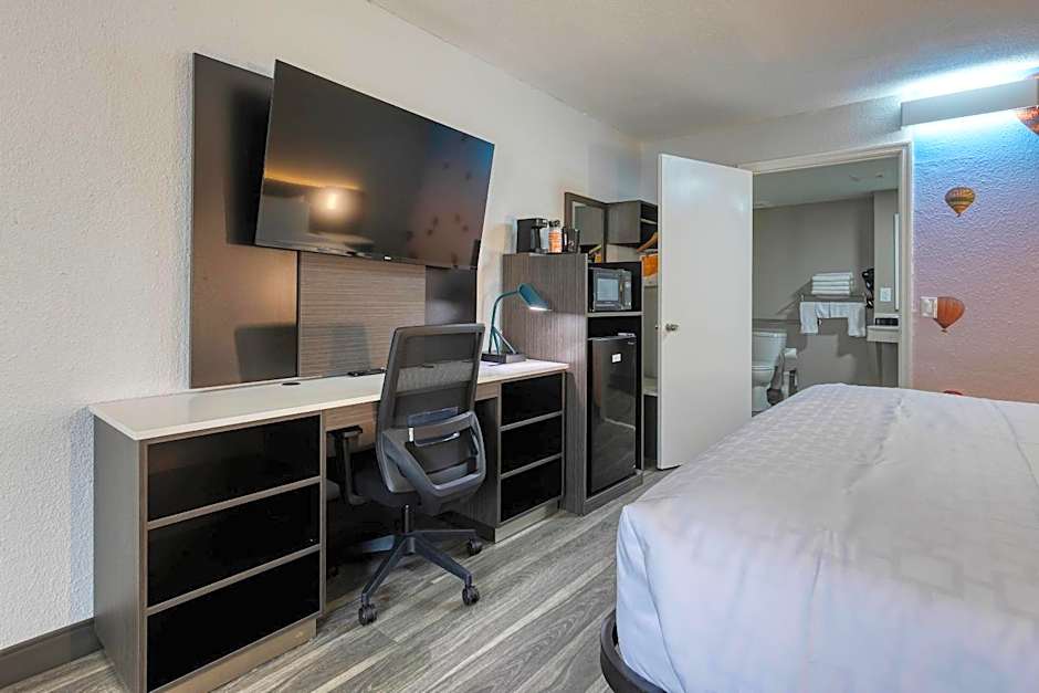 Clarion Pointe Decatur Downtown