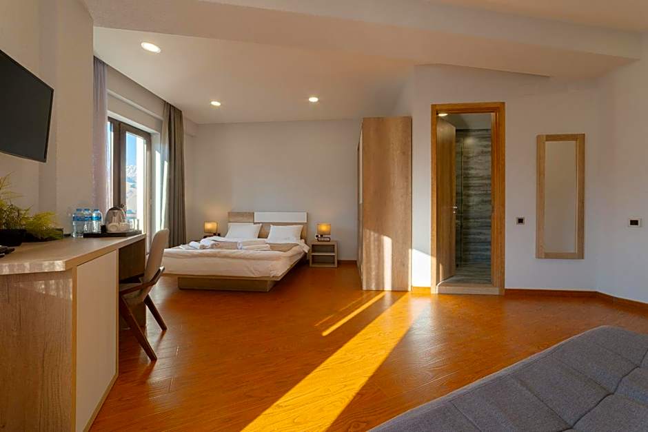 Ereto Hotel by SnowTime