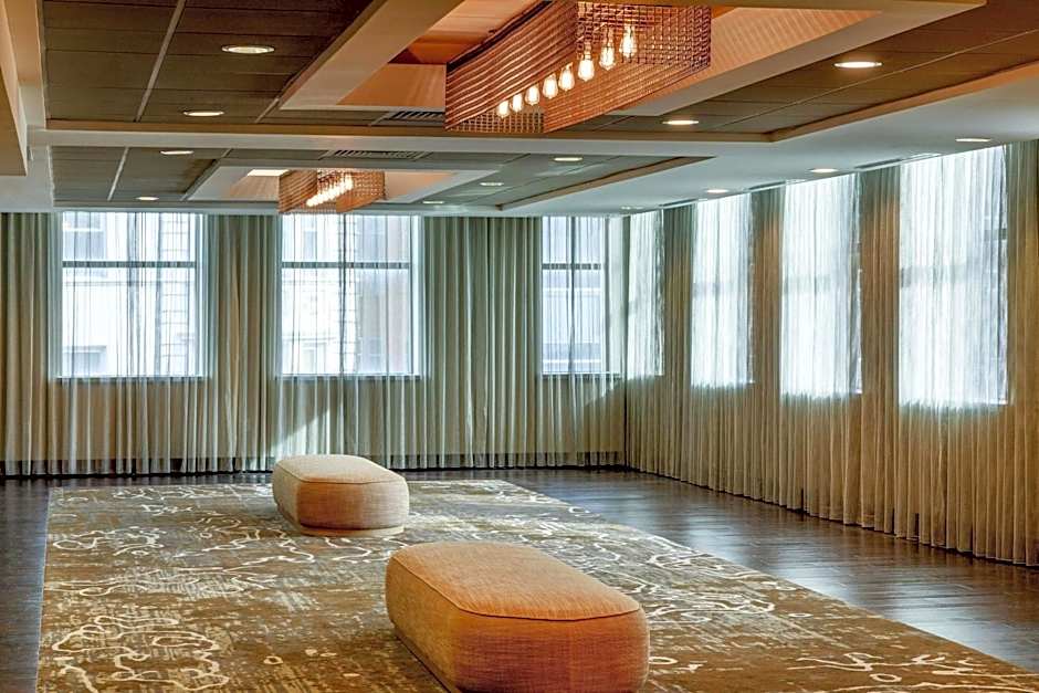 Renaissance by Marriott Allentown Hotel