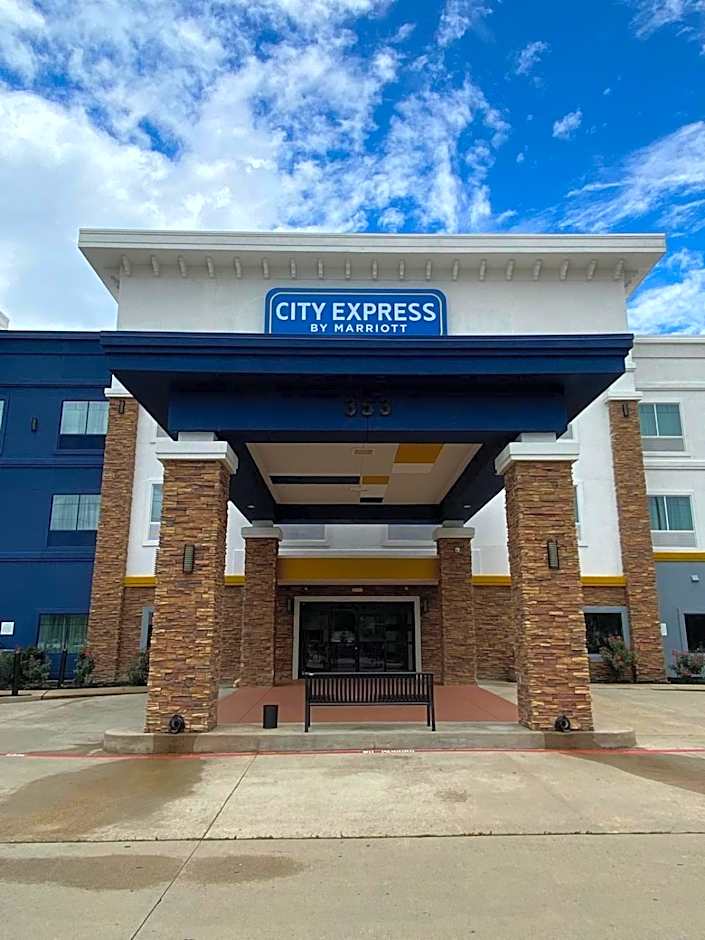 City Express by Marriott Spring