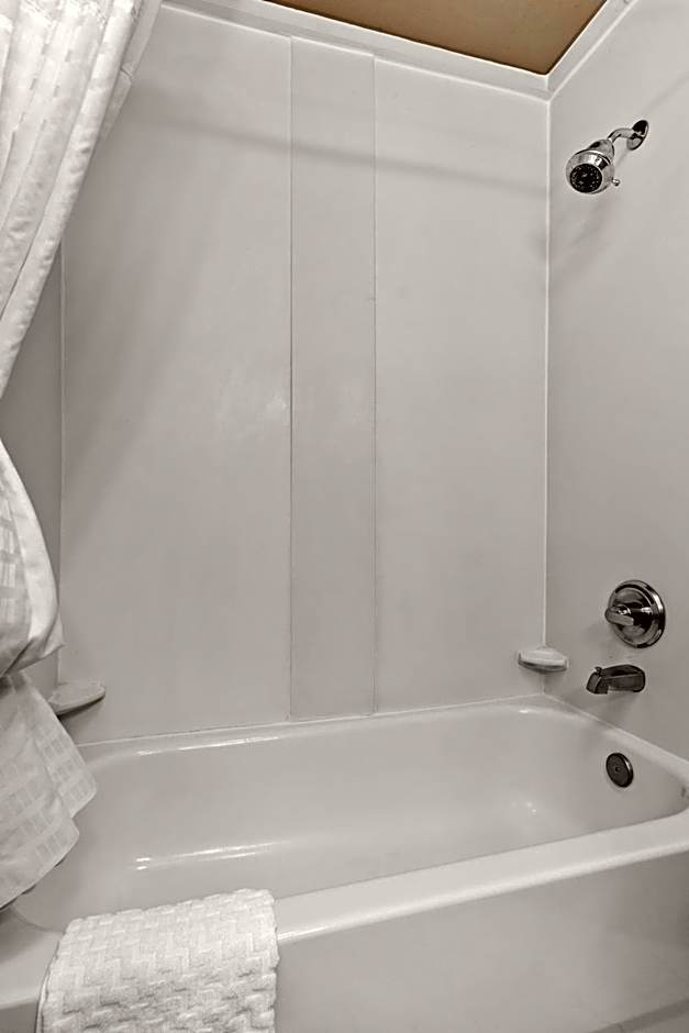 Portland Inn & Suites